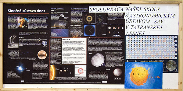 Žiaci na hodinách výtvarnej výchovy veľmi tvorivo namaľovali vesmír vlastnými očami.